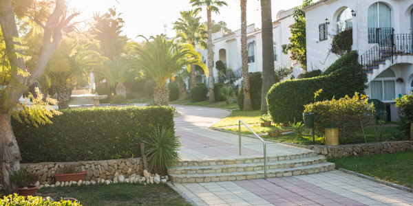 Compraventa de Inmuebles en Villanúa · Villas