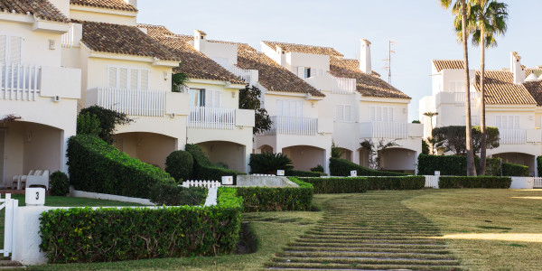 Compraventa de Inmuebles en Villanúa · Adosados