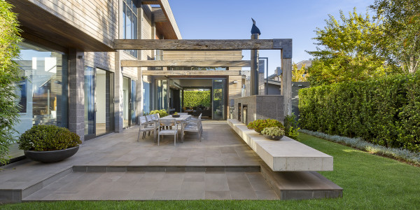 Compraventa de Inmuebles en Villanúa · Chalets