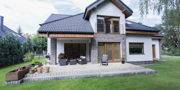 Inversores, Intermediarios, Agentes y Brokers Inmobiliarios en Peñalba · Casas de Montaña