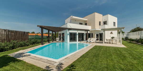 Inversores, Intermediarios, Agentes y Brokers Inmobiliarios en Peñalba · Villas